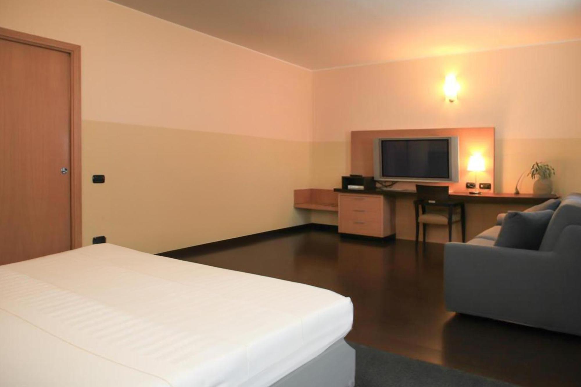 B&B Hotel Milano Cologno Studios Cologno Monzese Kültér fotó
